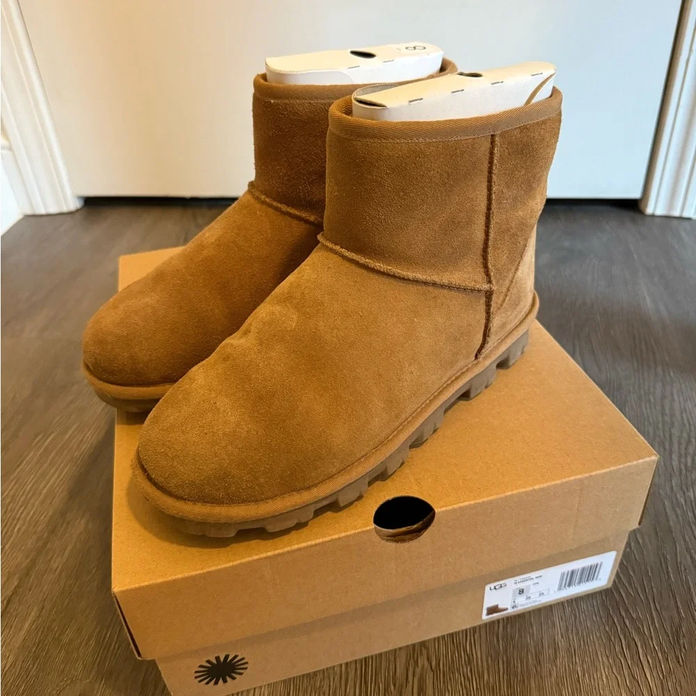 UGG Essential Mini Bootie - Picture 2 of 5